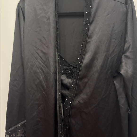 Delicates Black Sleeveless Nightgown and Robe - Picture 9 of 16
